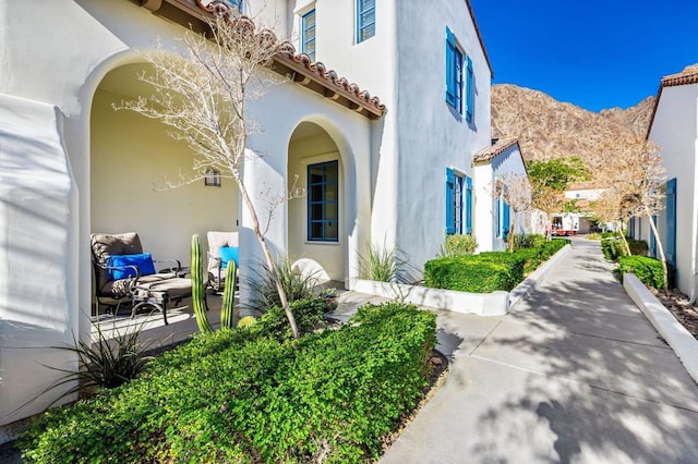 property entrance featuring a mountain view