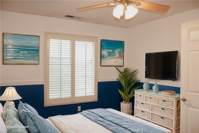 bedroom with ceiling fan