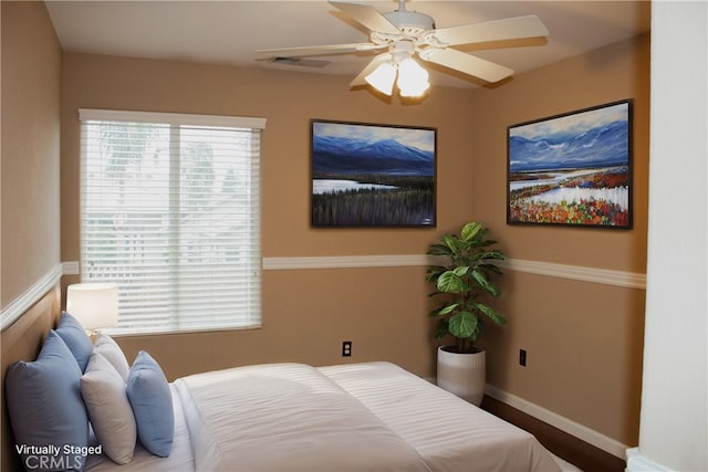 bedroom featuring ceiling fan