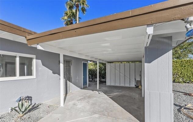 Listing photo 3 for 715 N Sunrise Way, Palm Springs CA 92262