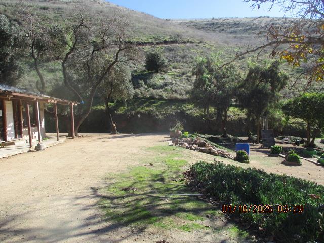 view of yard with a mountain view