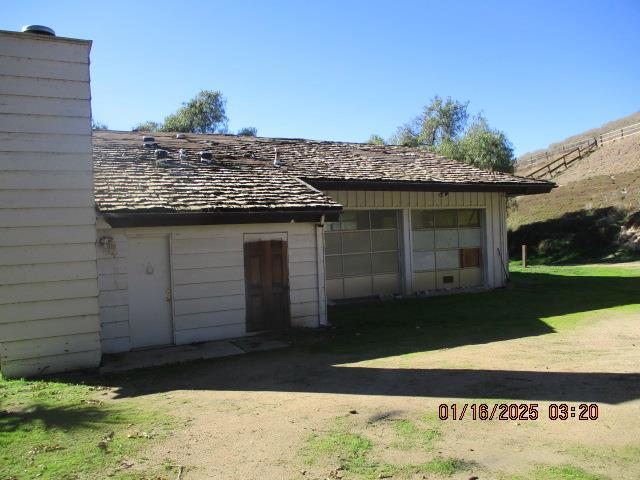 garage featuring a lawn