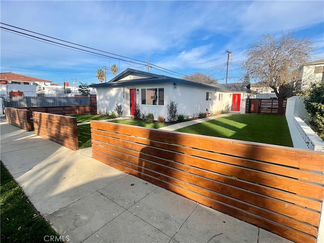 view of front of home with a front lawn