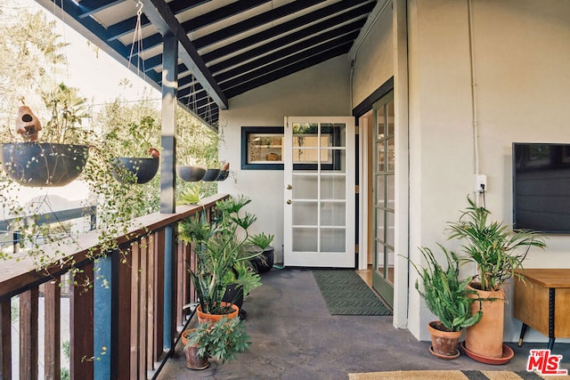 entrance to property featuring a balcony