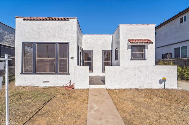 view of front of property with a front yard