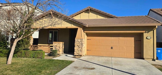 view of front facade featuring a garage