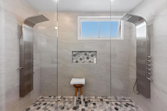 bathroom featuring a tile shower