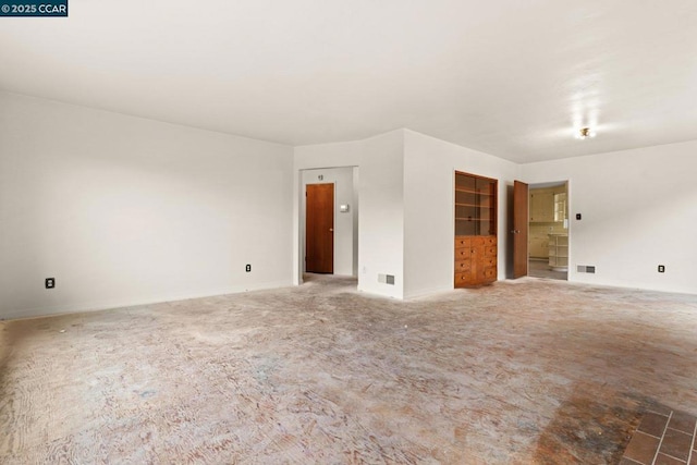 unfurnished room featuring carpet flooring