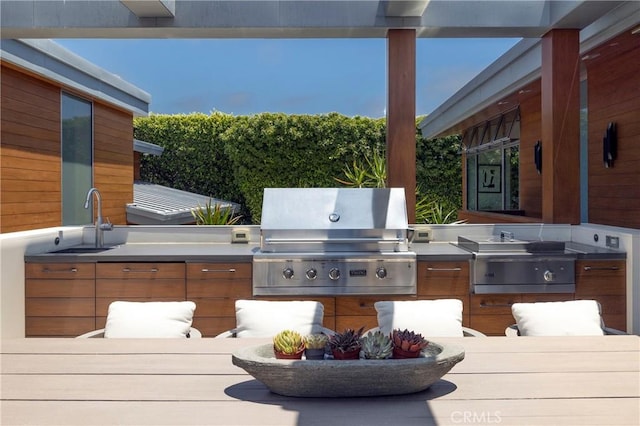 2538 Monaco Dr, Laguna Beach, CA 92651 - view of patio with an outdoor kitchen