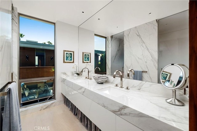 2538 Monaco Dr, Laguna Beach, CA 92651 - full bath featuring double vanity