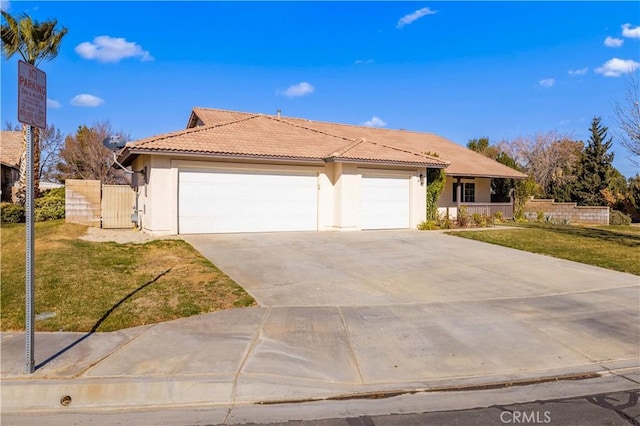 view of front of home featuring a front yard and a garage