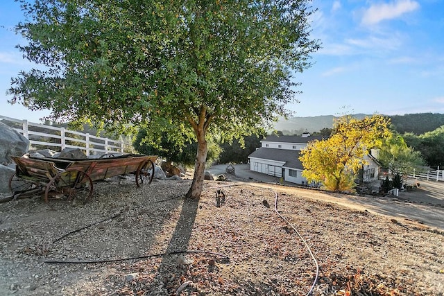 view of yard with a mountain view