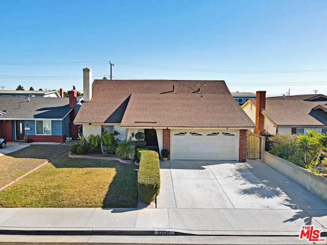 view of front of home featuring a front yard