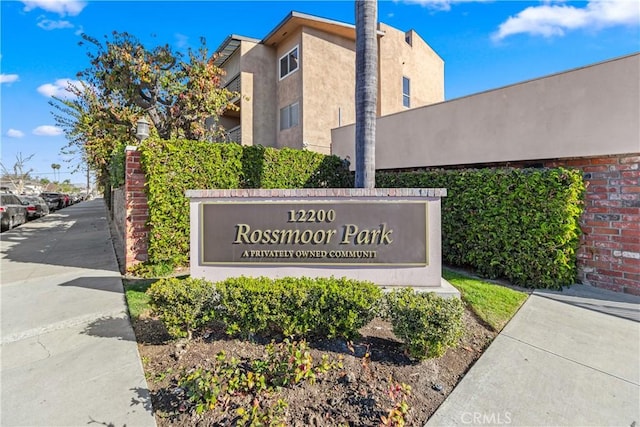 view of community / neighborhood sign