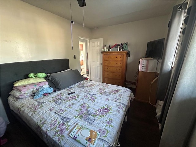 bedroom featuring ceiling fan