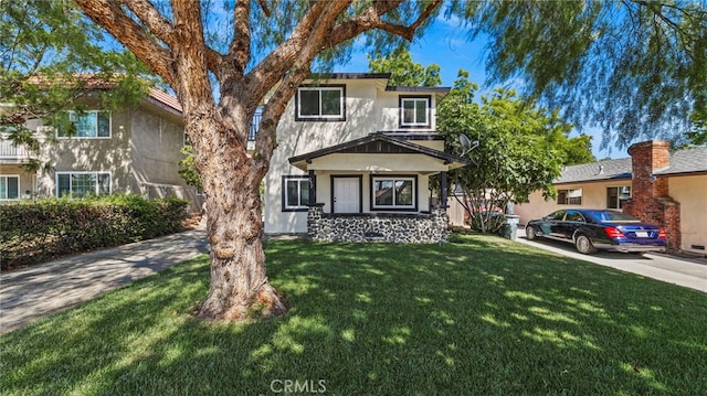 view of front of house featuring a front lawn