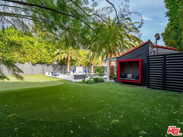 view of yard featuring a patio