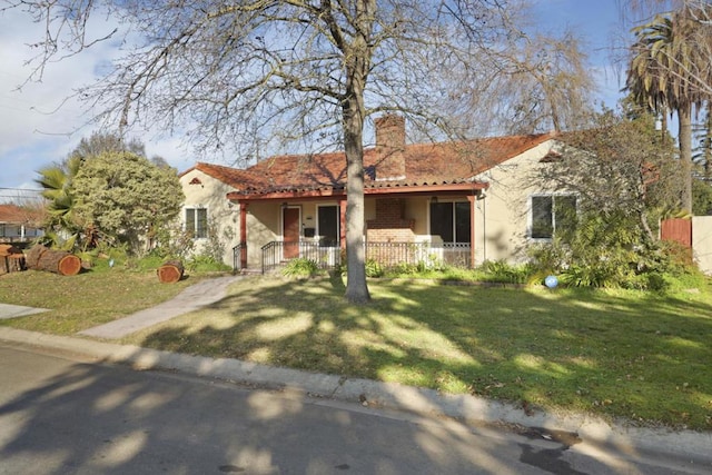 view of front of house featuring covered porch and a front lawn