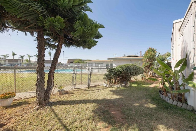 view of yard featuring a fenced in pool