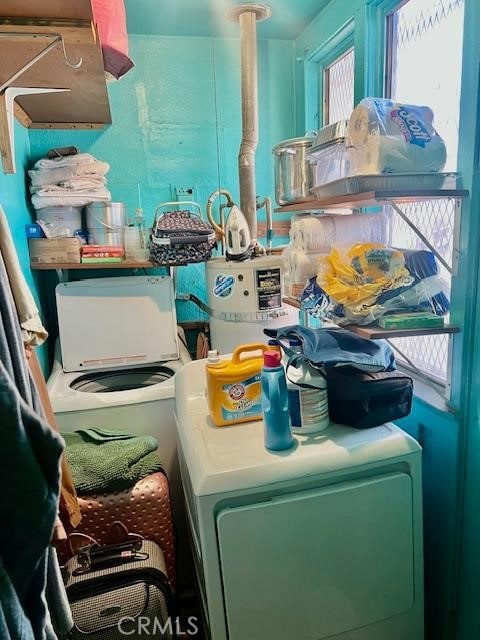 laundry area featuring washer / dryer