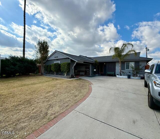 ranch-style house with a front lawn