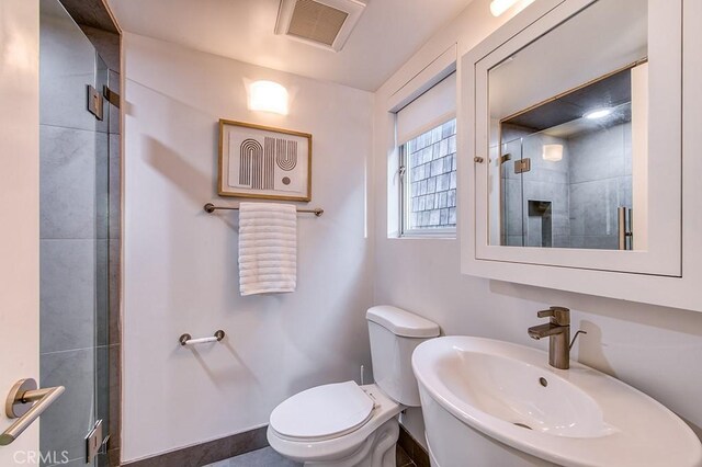 2618 Cove St, Corona Del Mar, CA 92625 - bathroom with toilet, a sink, baseboards, and tiled shower