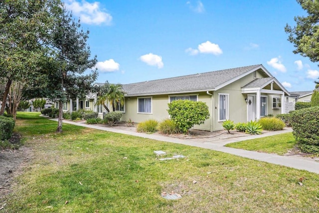 single story home featuring a front lawn