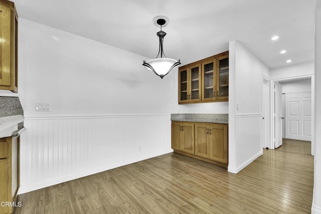 kitchen with hanging light fixtures and light hardwood / wood-style flooring