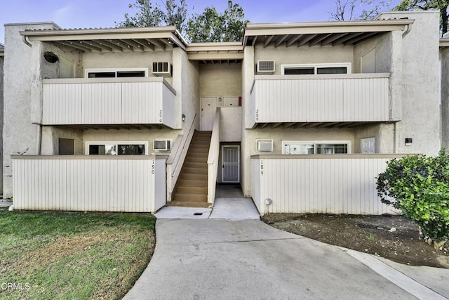 view of front of home featuring a balcony