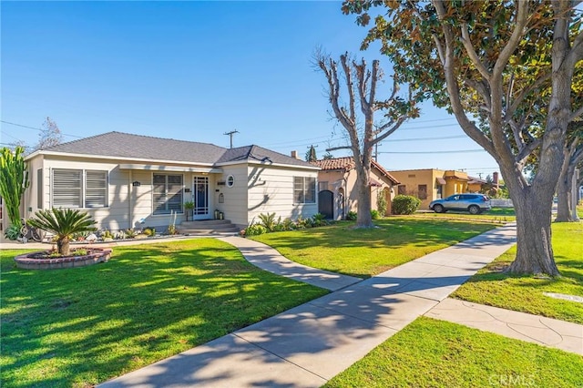 view of front facade with a front yard