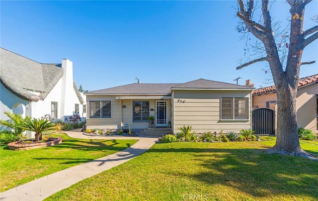 view of front facade with a front yard