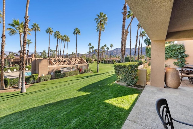 view of yard with a mountain view