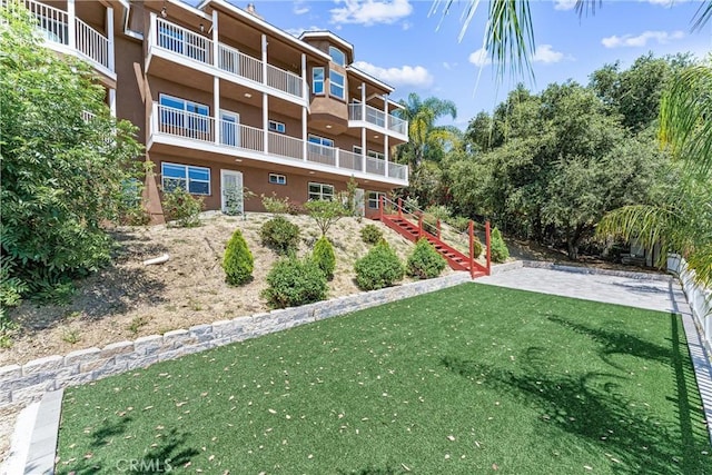 view of yard with a patio area