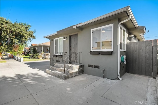 5536 Linden Ave, Long Beach, CA 90805 - manufactured / mobile home with fence, stucco siding, and a patio area