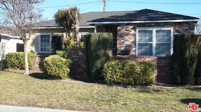 ranch-style house with a front yard