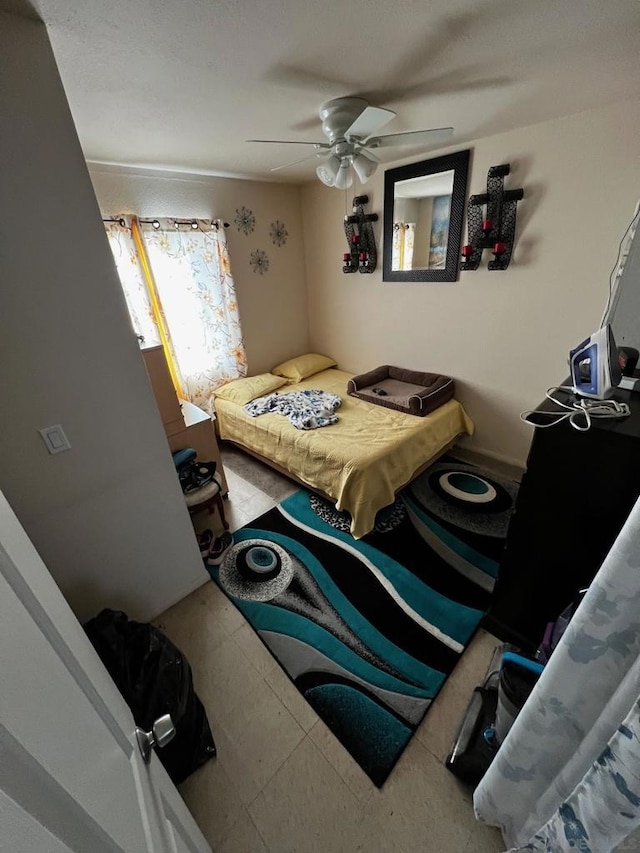 bedroom with ceiling fan