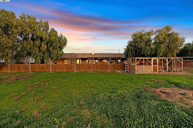 view of yard at dusk