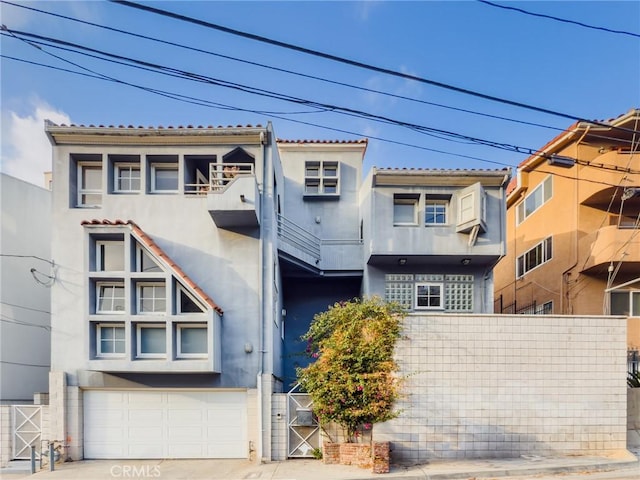 view of front of property featuring a garage