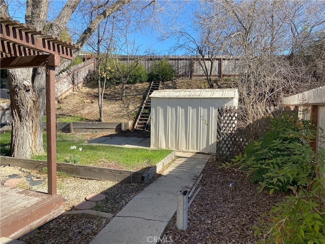 view of yard featuring a storage unit