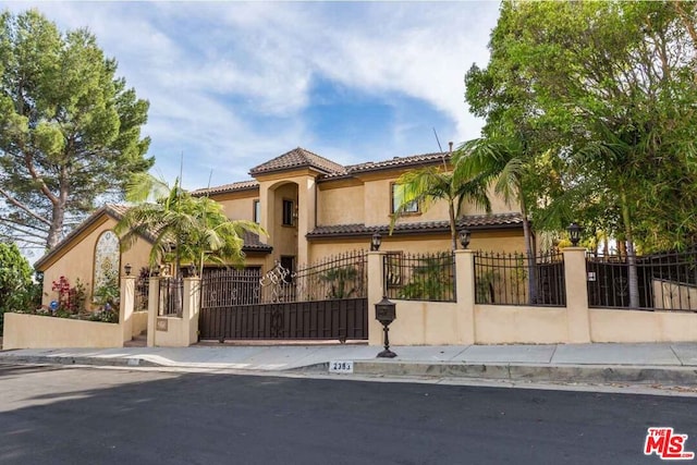 view of mediterranean / spanish-style home