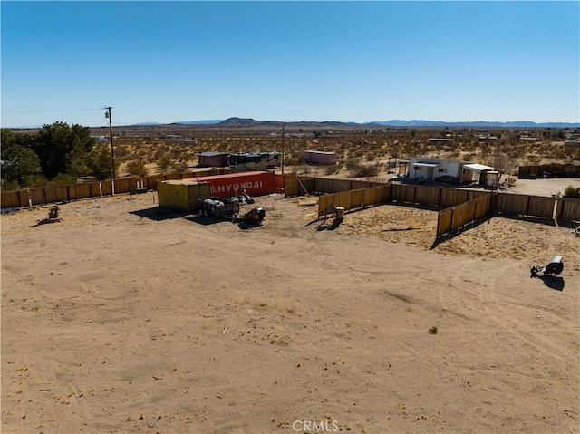 view of yard featuring a mountain view