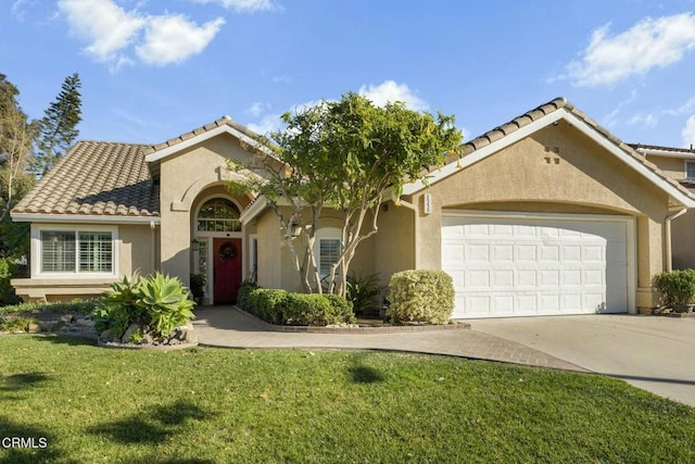 view of front of home featuring a front lawn and a garage