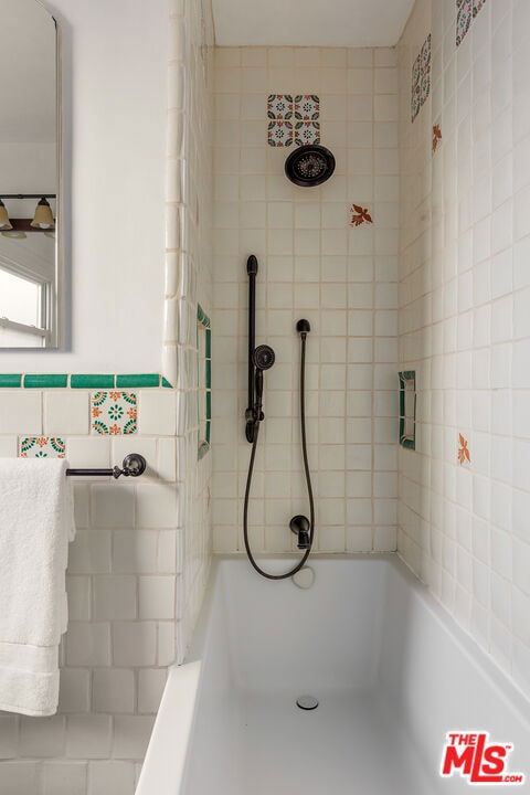 bathroom featuring a tub