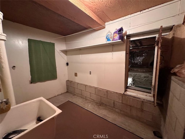 bathroom with concrete flooring and sink