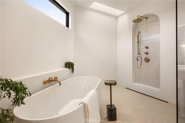 bathroom featuring a bathtub