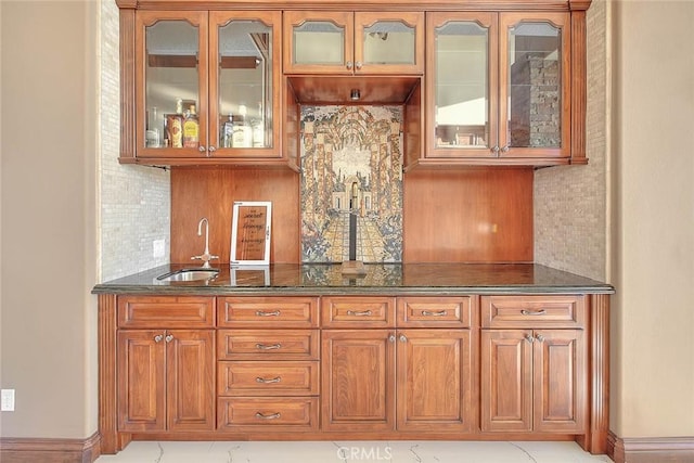 bar featuring sink, dark stone counters, and tasteful backsplash