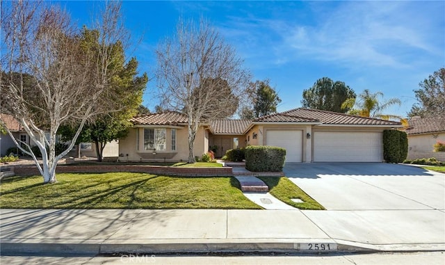 view of front facade featuring a front yard and a garage