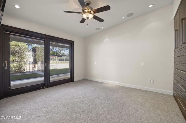 carpeted spare room with vaulted ceiling and ceiling fan