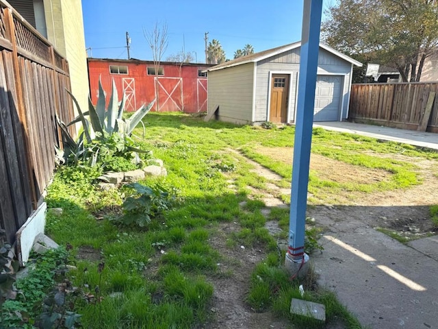 view of yard featuring a garage and an outdoor structure