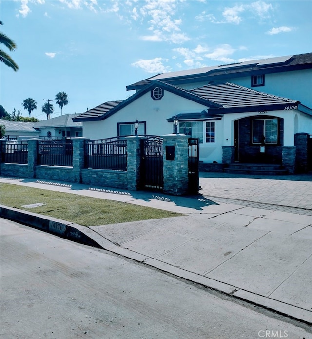 view of front of property